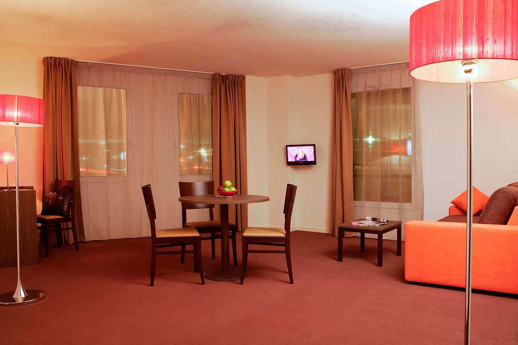 Aparthotel Adagio Access Orléans Exteriör bild